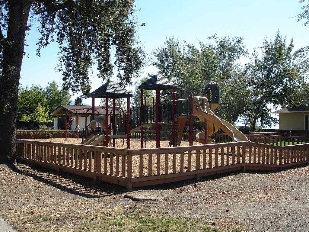 لوسيرني Lakeview Inn المظهر الخارجي الصورة